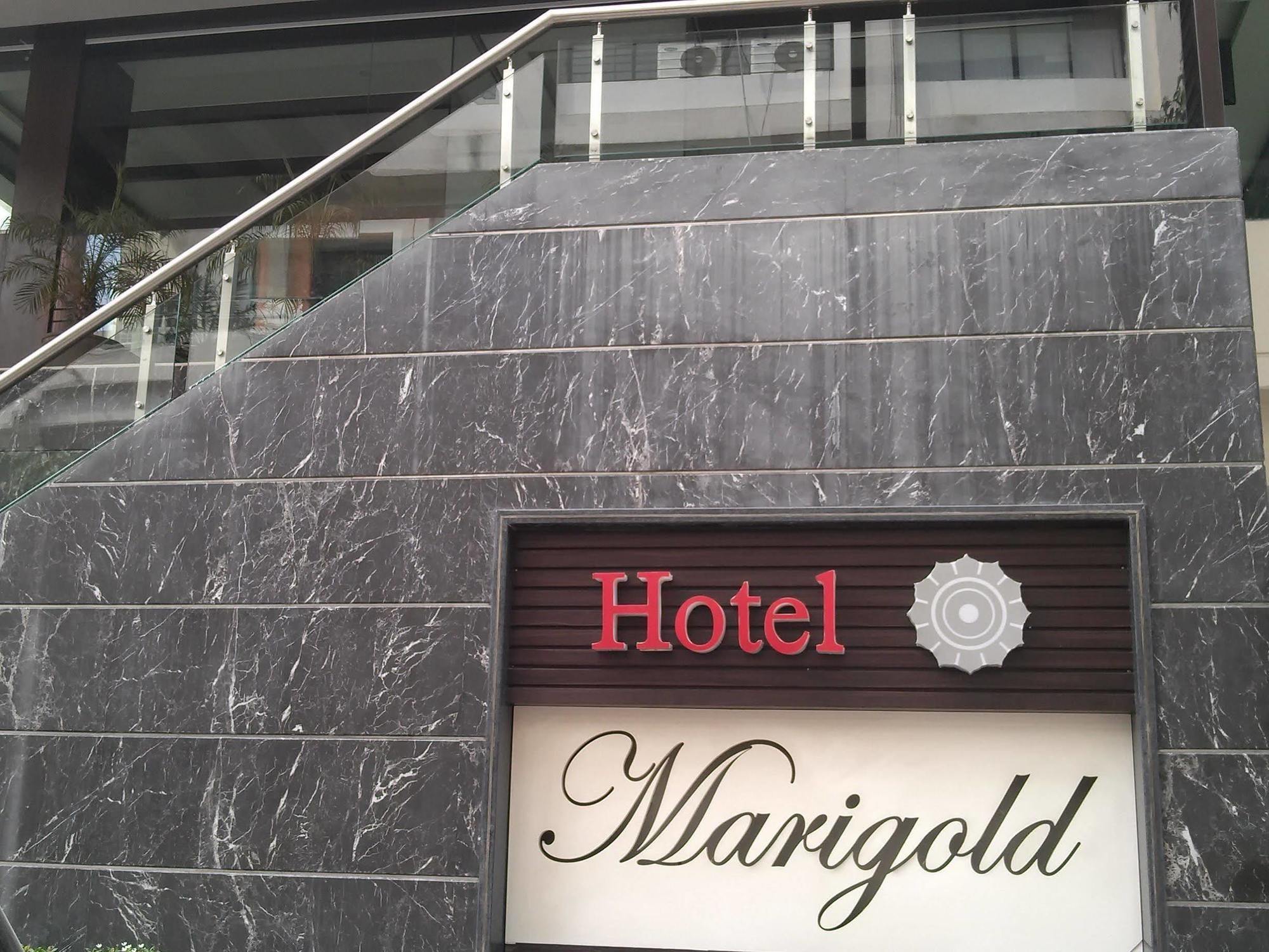 Hotel Marigold Vadodara Bagian luar foto