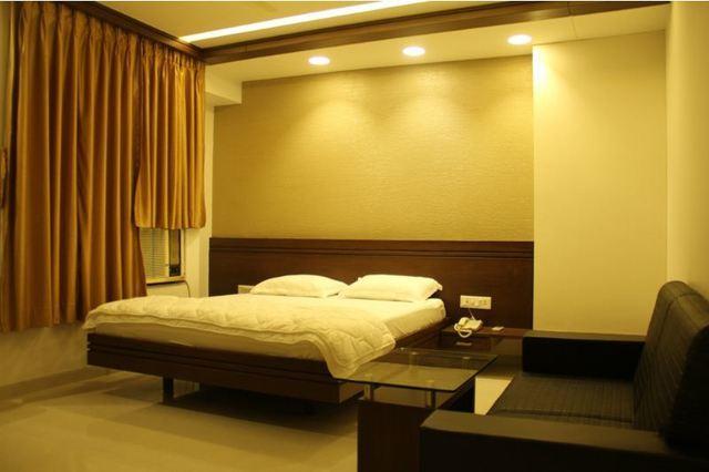 Hotel Marigold Vadodara Bagian luar foto