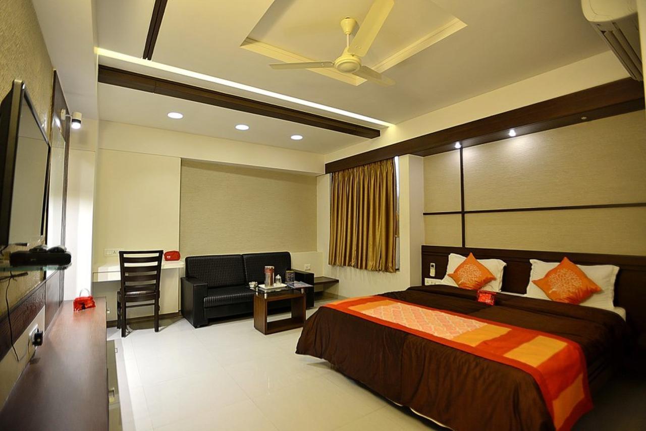 Hotel Marigold Vadodara Bagian luar foto