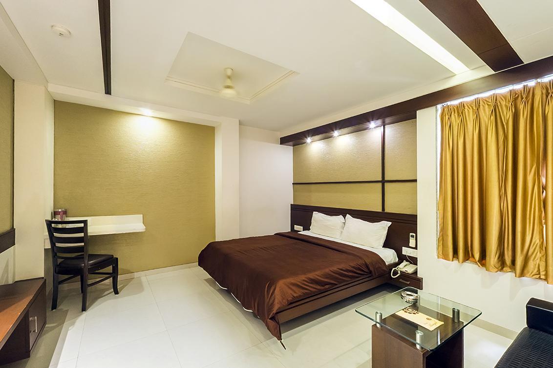 Hotel Marigold Vadodara Bagian luar foto