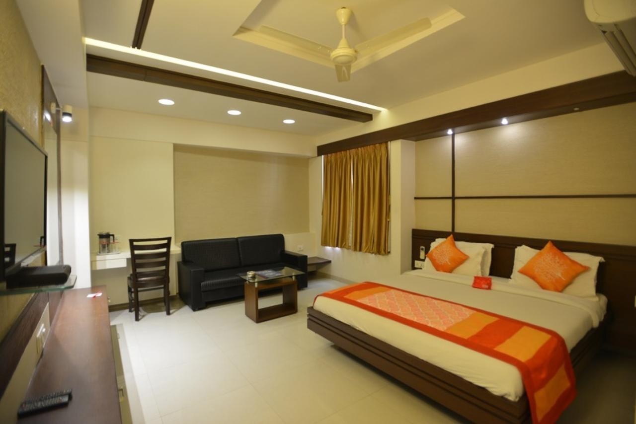 Hotel Marigold Vadodara Bagian luar foto